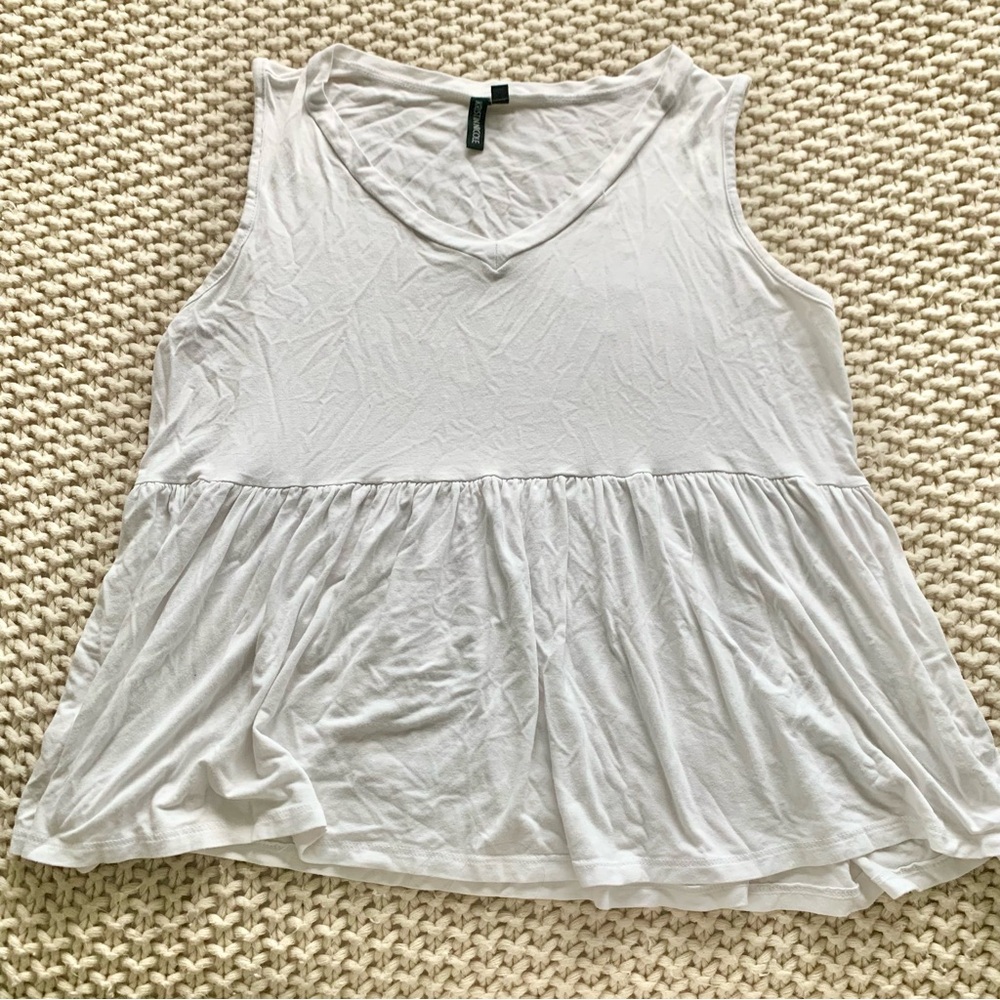 🌈6/$10 Kristin Nicole Loose Peplum White Tank